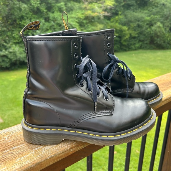 Dr. Martens Shoes - Dr. MARTEN 1460 Smooth Leather Lace Up Air Wair Combat moto Boots